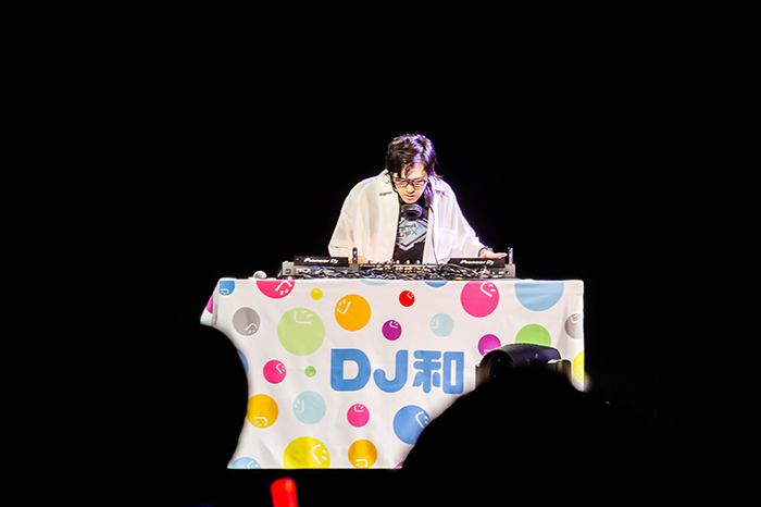 Performanced by DJ和
